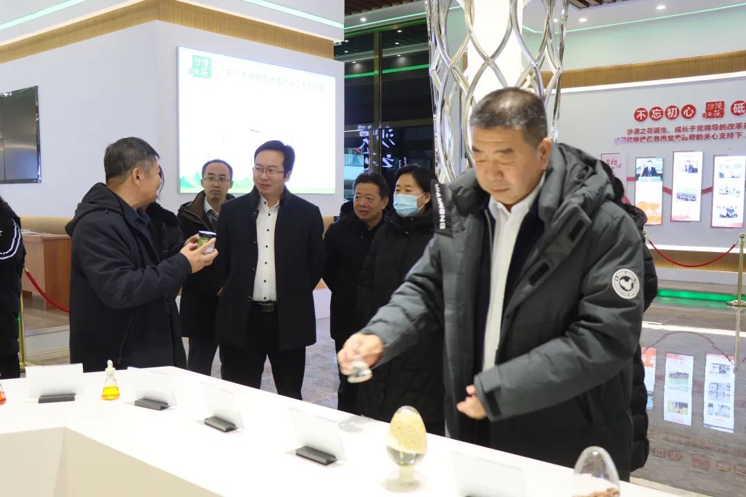 1调研组一行在内蒙古沙漠之花生态产业科技有限公司调研.jpg